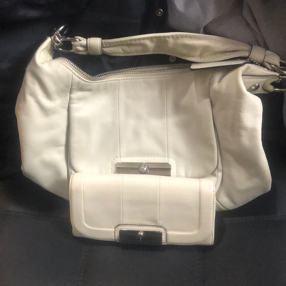 White coach shoulder bag with matching wallet